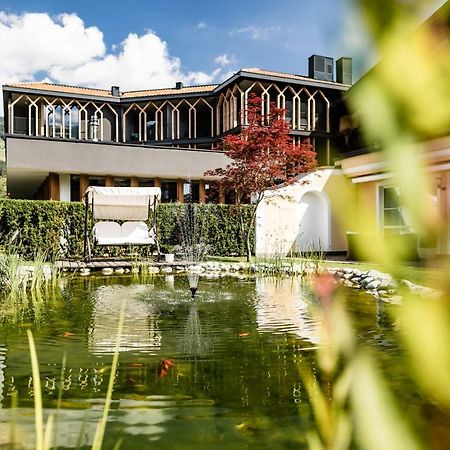 Engels Park 비피테노 외부 사진