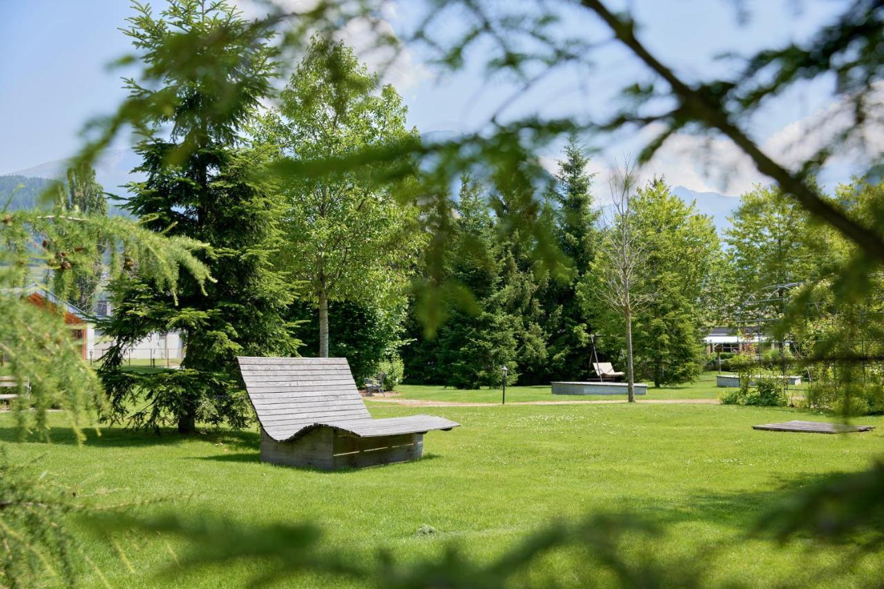 Engels Park 비피테노 외부 사진